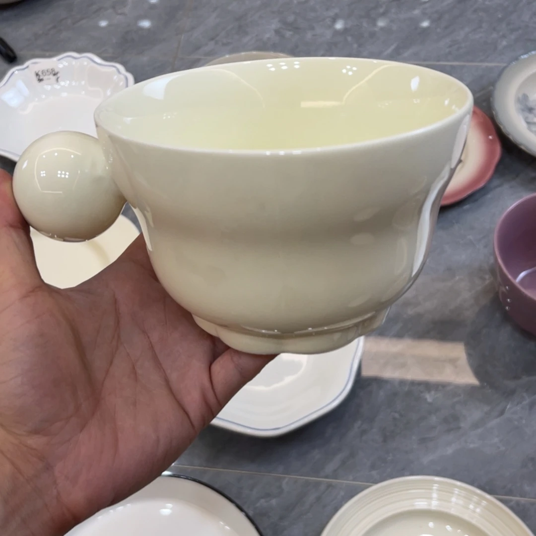 陶瓷微瑕餐具介意勿拍，满18飞！