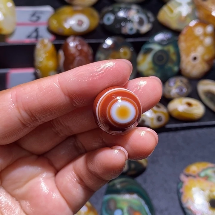 小***豆玛瑙/玉髓未镶嵌珠宝奇石