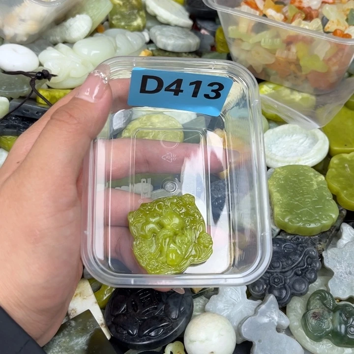 蛇纹石玉足银镀金镶嵌颈饰