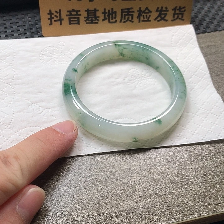 颈饰未镶嵌翡翠56圈 断镯