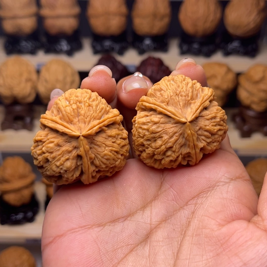 文玩核桃把件小**?水龙纹三棱M50