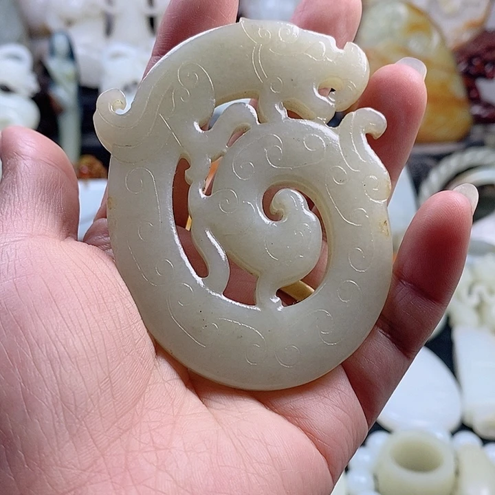 和田玉未镶嵌把件