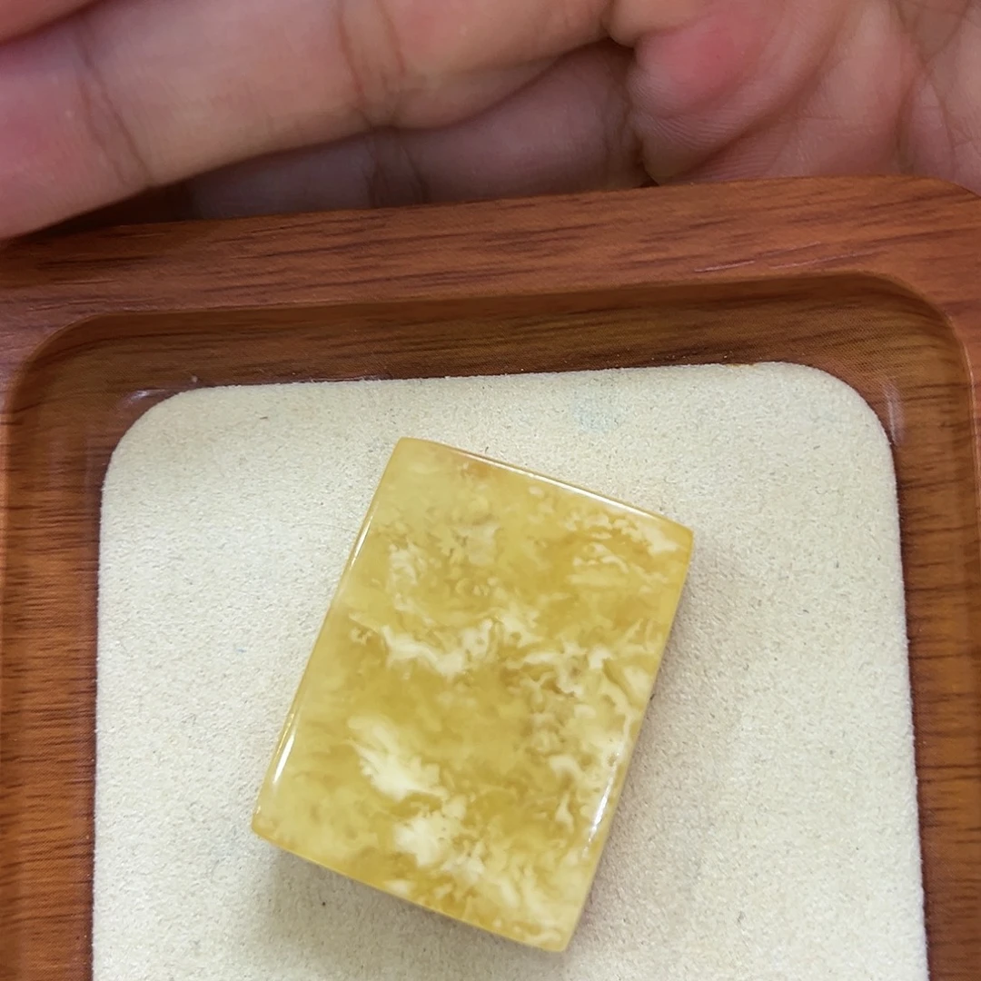 蜜蜡未镶嵌珠宝奇石