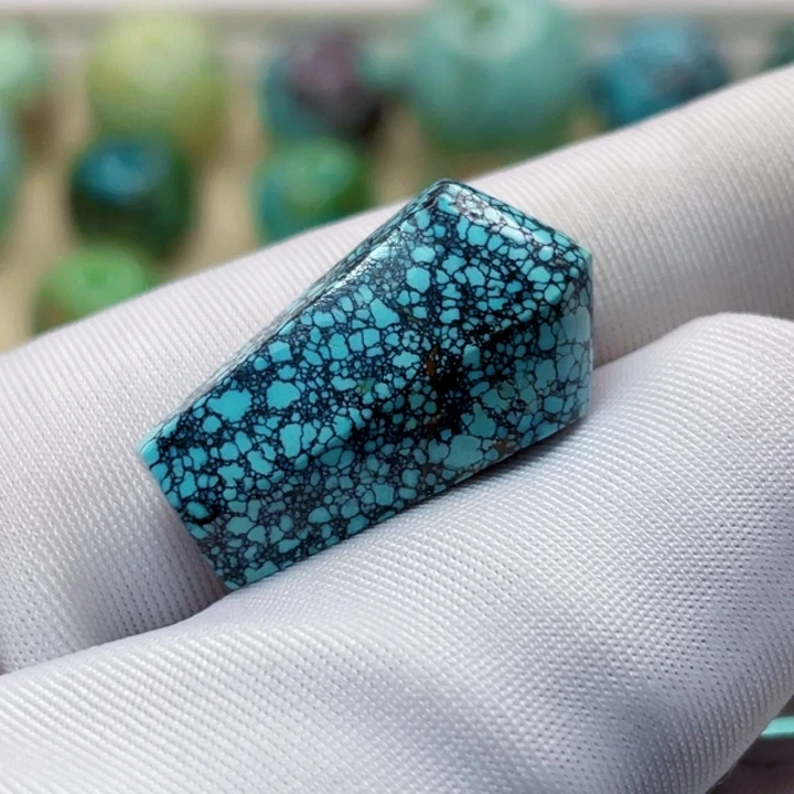 绿松石未镶嵌颈饰