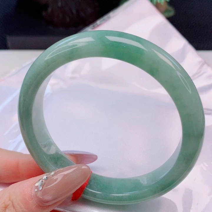 翡翠未镶嵌手镯57圈