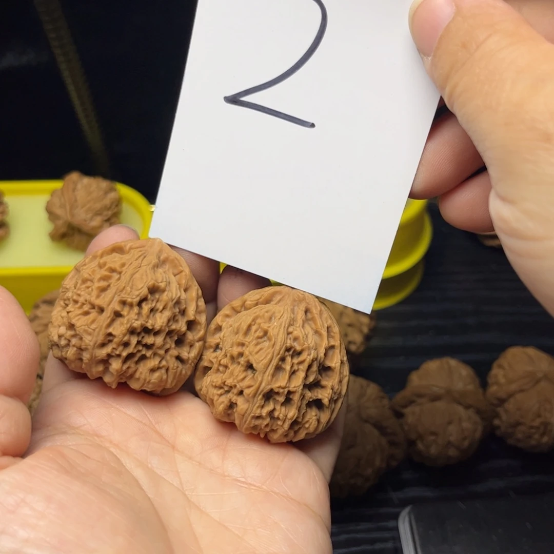 文玩核桃吊坠三角将