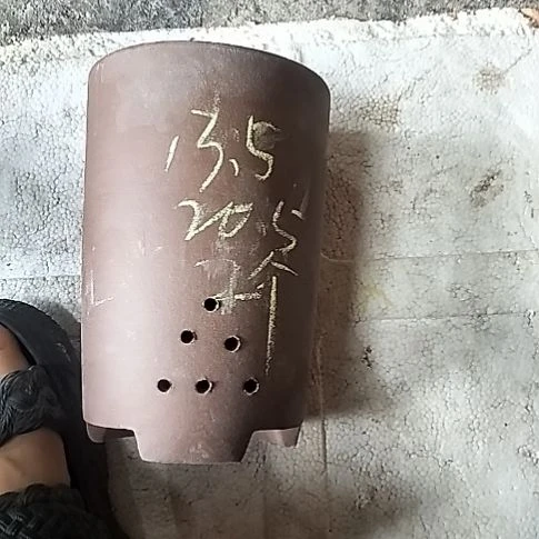 大笔筒两个紫砂花盆