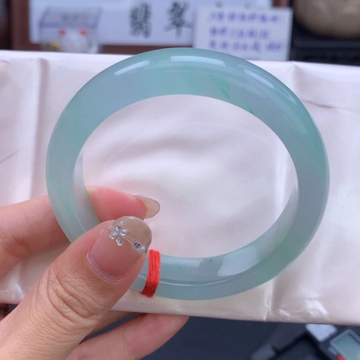 翡翠手镯未镶嵌果冻绿底正圈23号