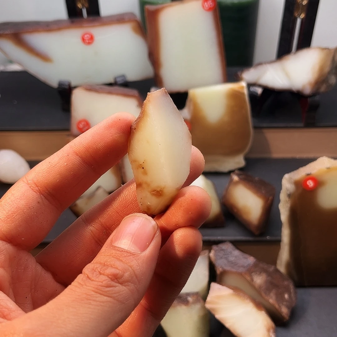 和田玉（糖玉）未镶嵌颈饰