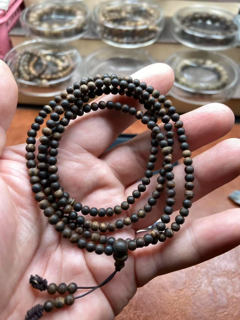 沉香莱特沉水04mm216粒多圈手串，性价比超高。