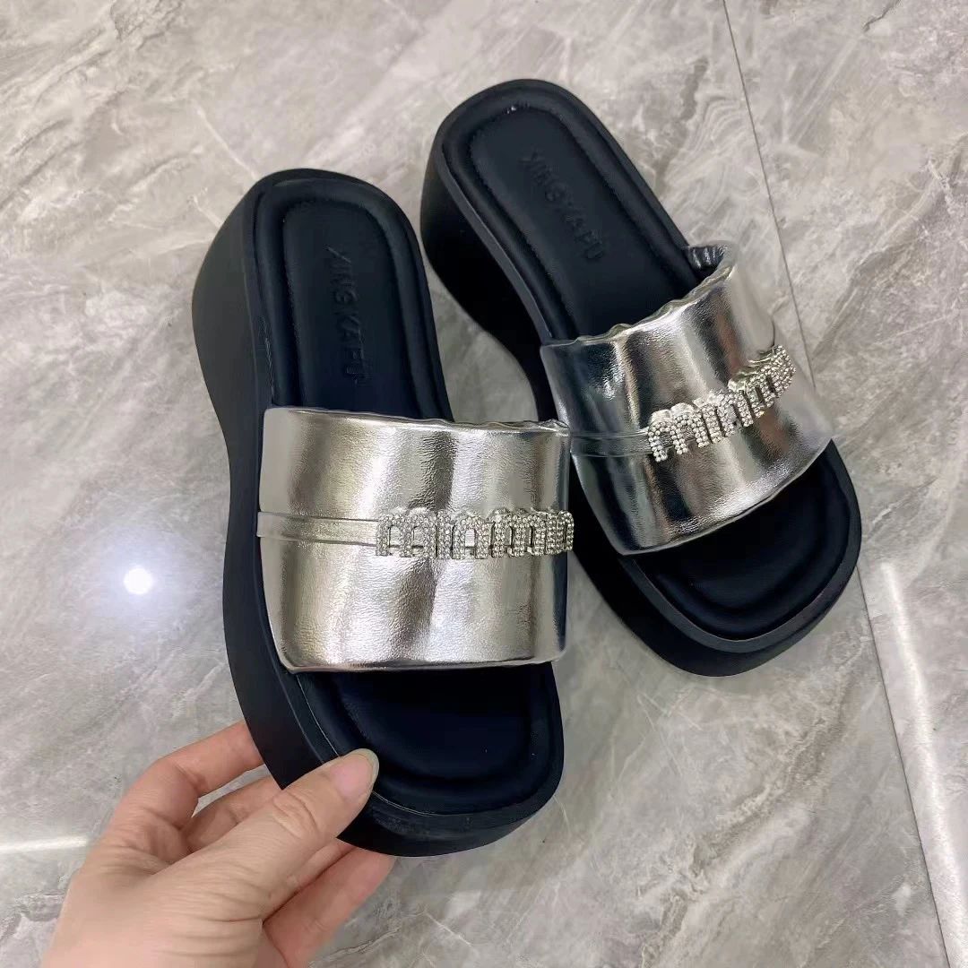 厚底拖鞋女2025新款夏季外穿时尚高级感增高一字拖海边沙滩凉拖鞋