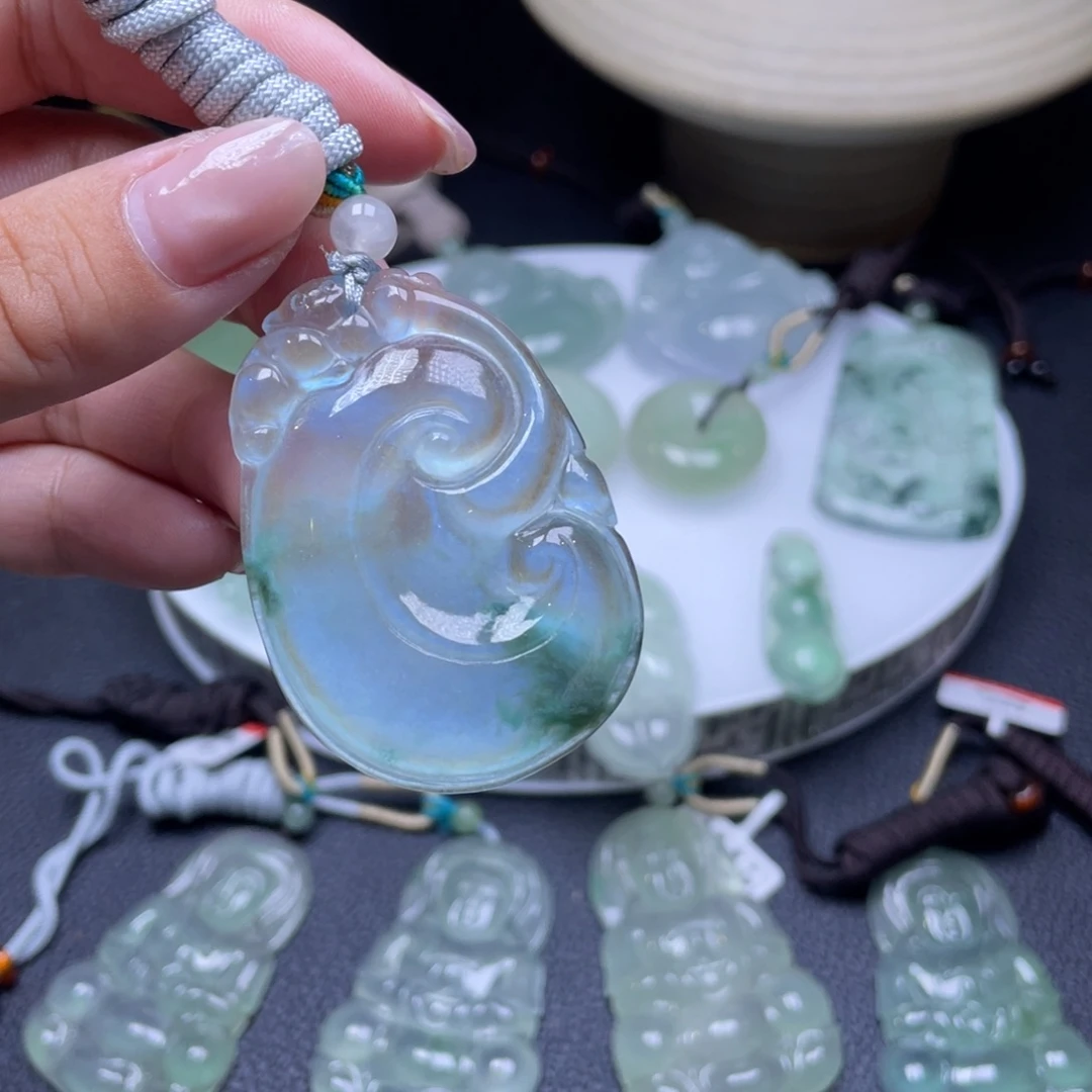 颈饰未镶嵌翡翠