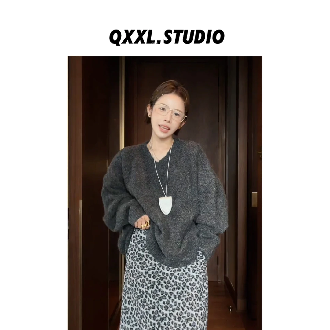 邱小小丽呀 秋冬新款软糯舒适V领针织毛衣女百搭宽松长袖套头上衣