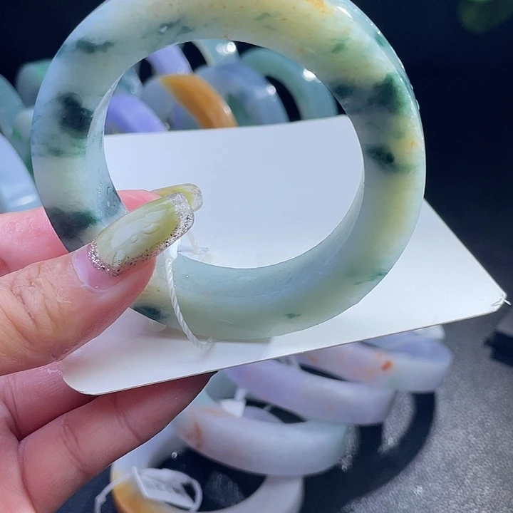 未镶嵌翡翠手镯定制翡翠