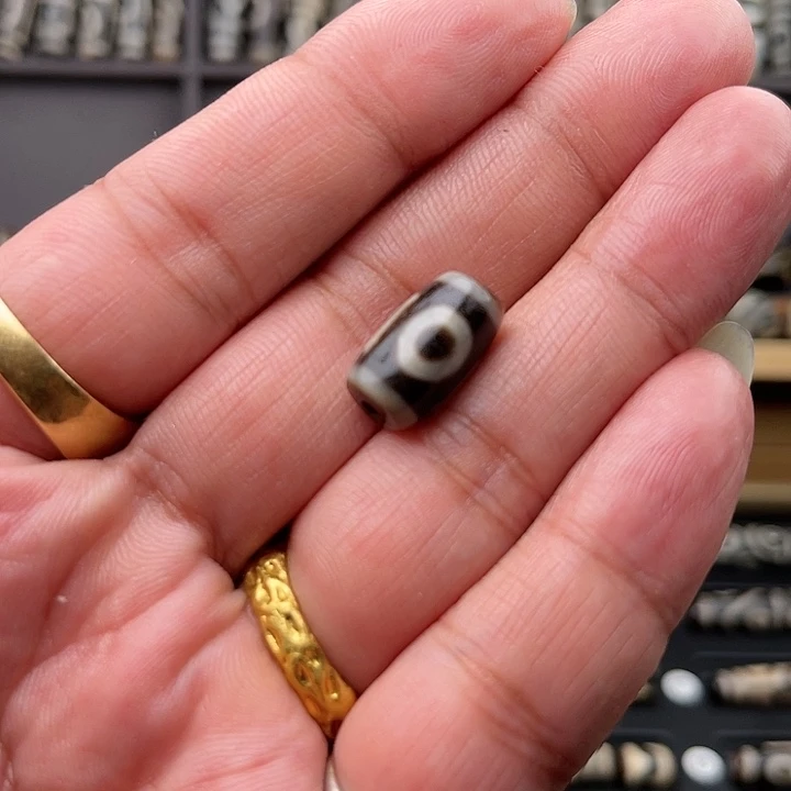 玛瑙/玉髓颈饰未镶嵌倚**雨上肯台珠玛瑙条纹