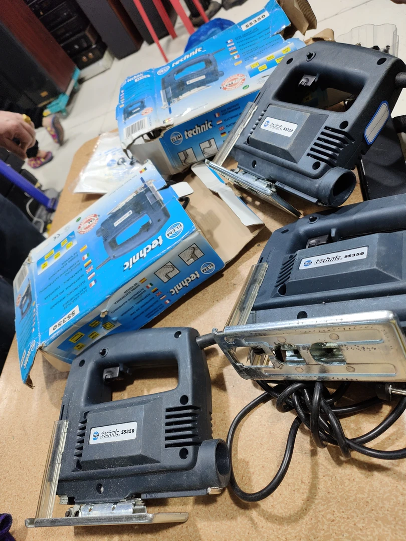 8新  二手  technic二个，成色如图（坏的，配件，不带线材）