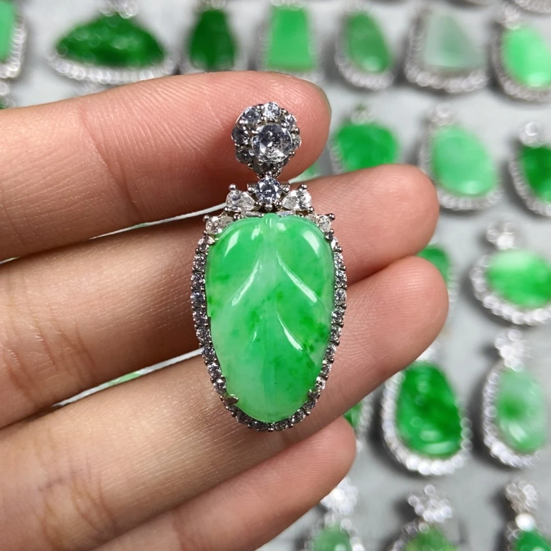 颈饰未镶嵌翡翠叶子