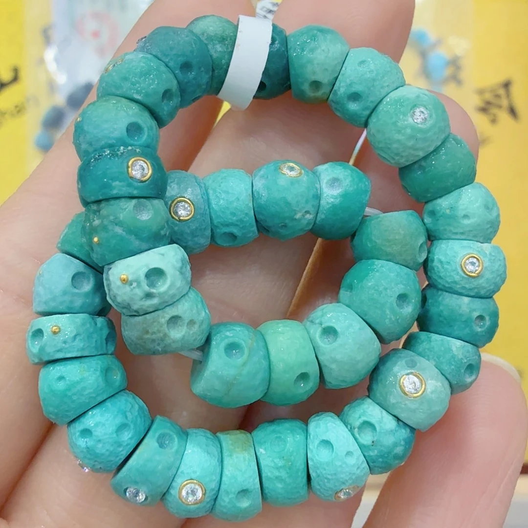 宇***哔绿松石未镶嵌珠宝奇石