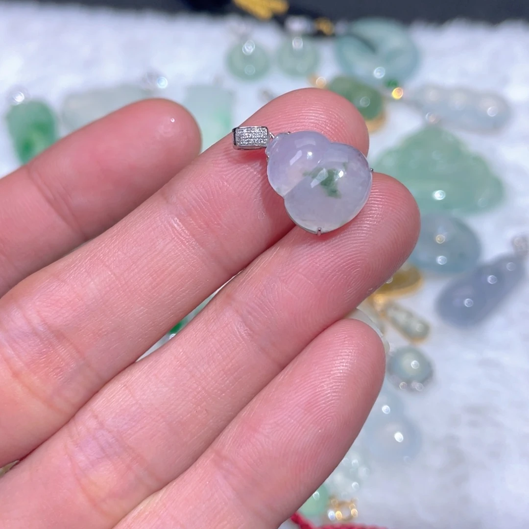 翡翠18K金镶嵌颈饰翡翠