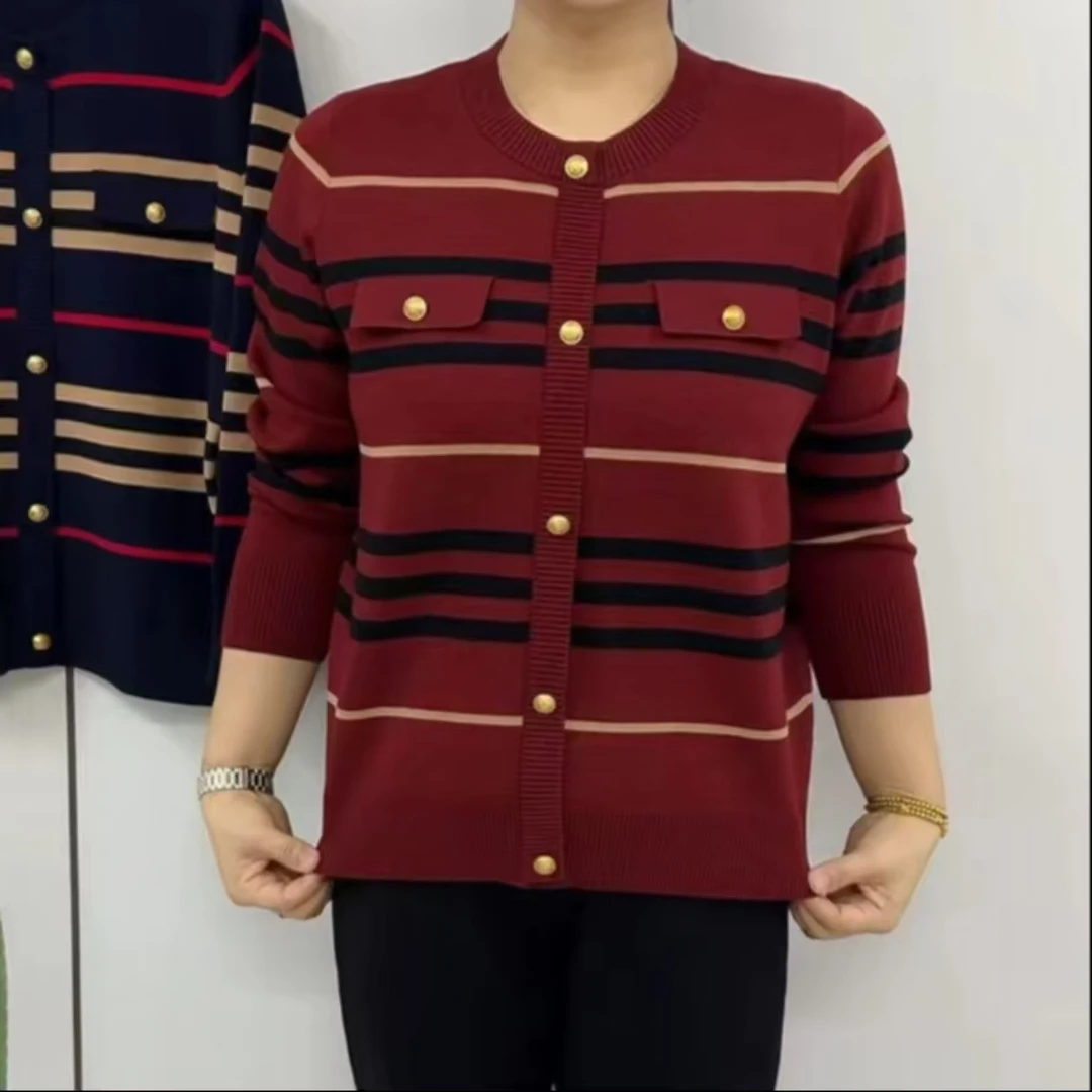 2025春季新款高端气质显瘦妈妈毛衣时尚洋气圆领套头撞色针织衫女