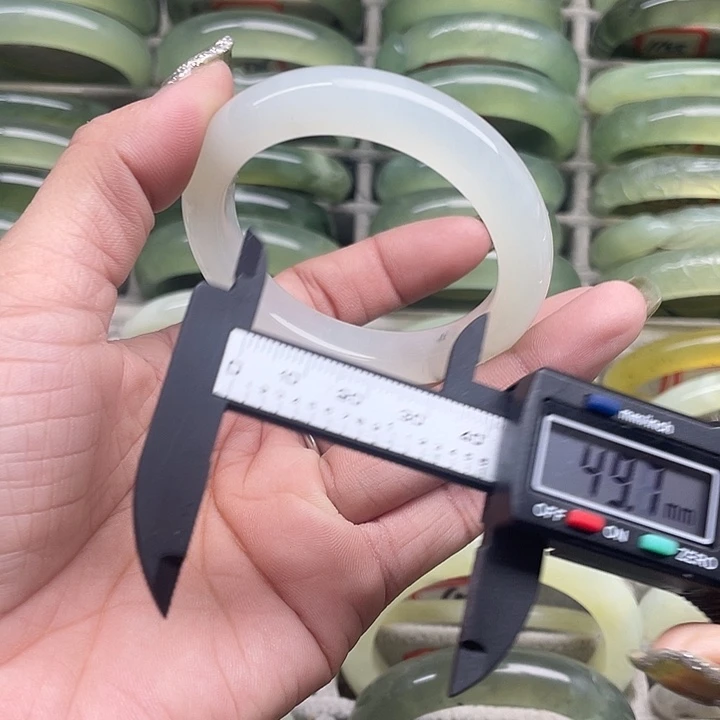 蛇纹石玉未镶嵌手镯68