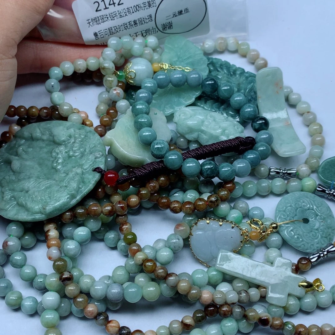 翡翠颈饰未镶嵌翡翠