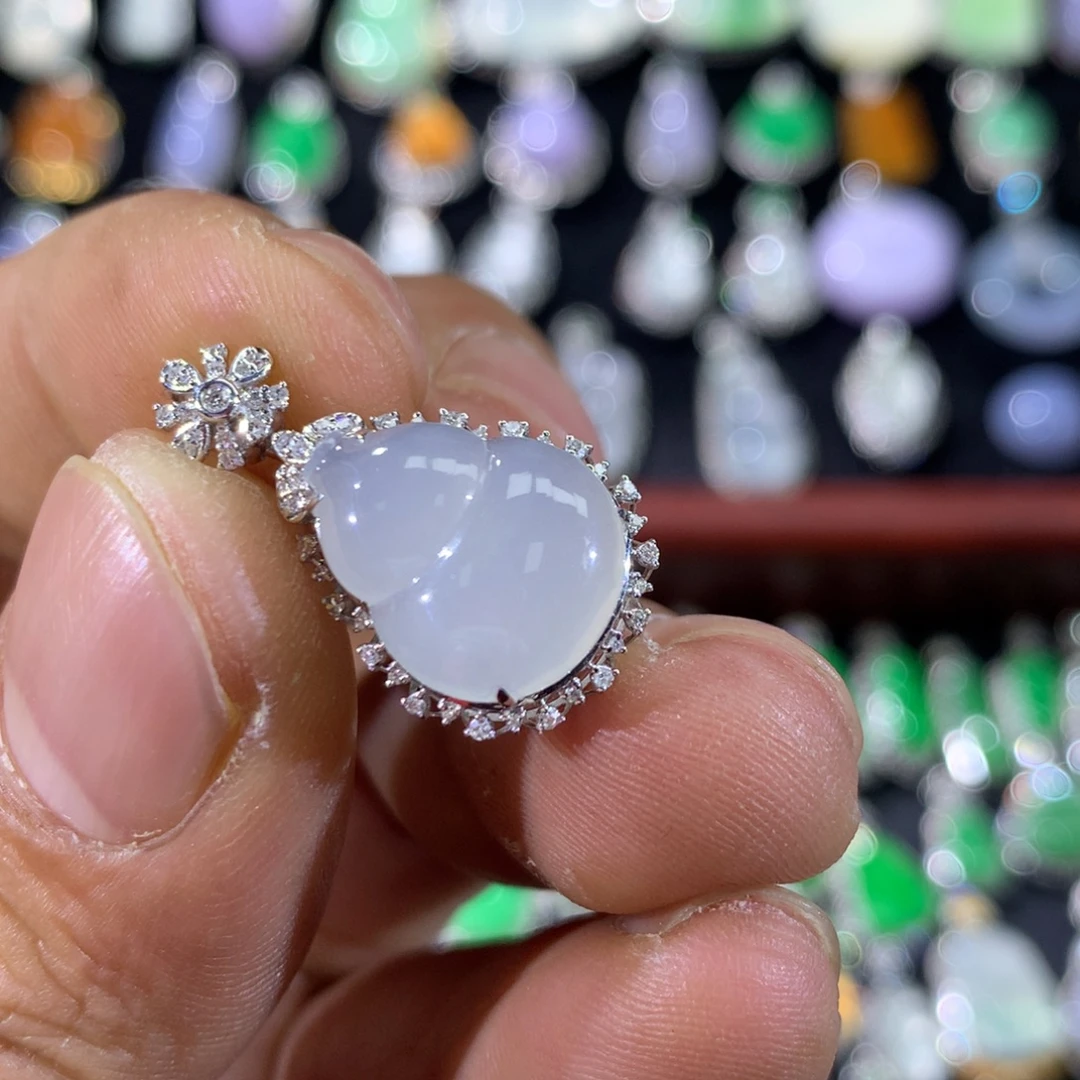 翡翠18K金镶嵌颈饰