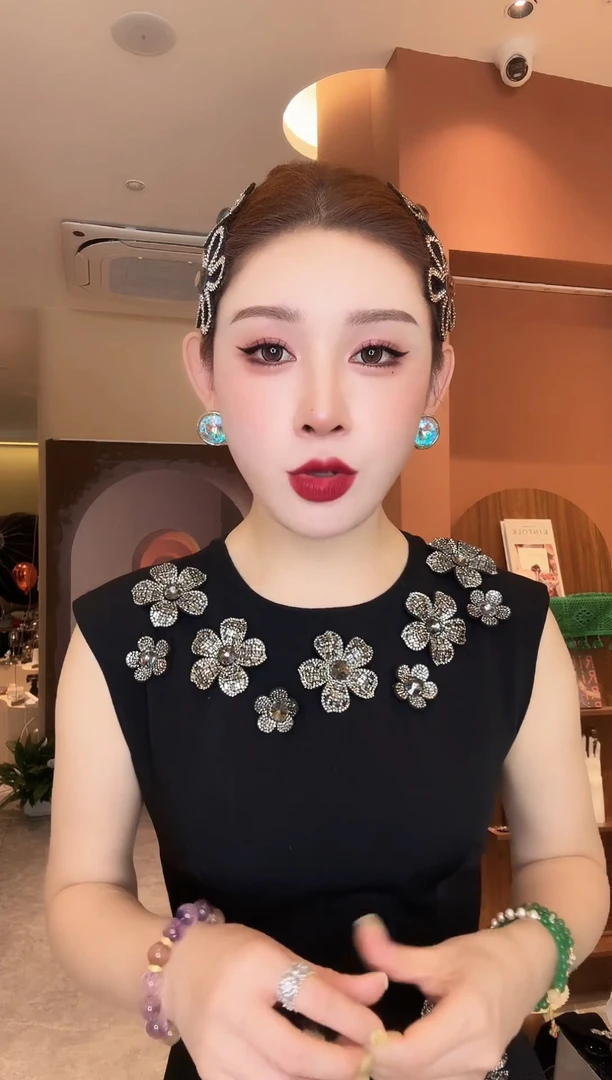 时尚百搭女士气质韩版带钻满钻枪色立体方钻水钻花带别针AZ144