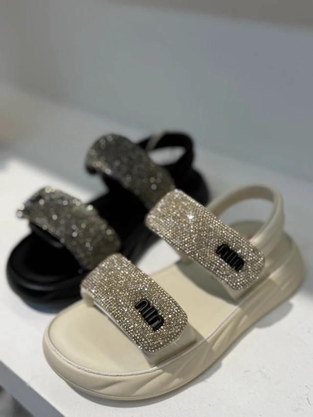 可爱响当当女童夏新款凉鞋韩版水钻公主鞋时尚轻便踩屎感儿童凉鞋