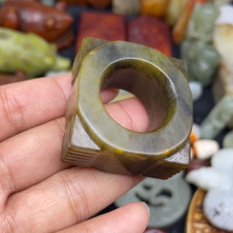 蛇纹石玉未镶嵌颈饰47