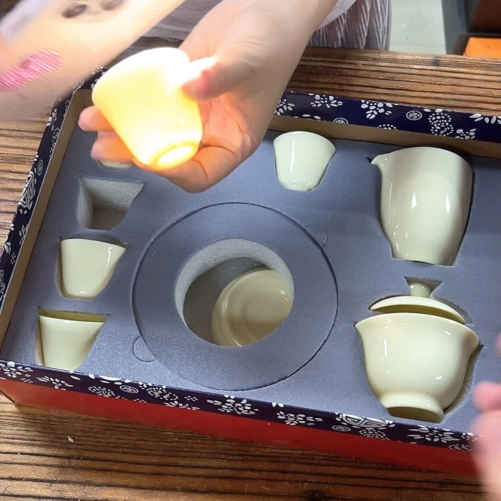 孤品茶具套装等。