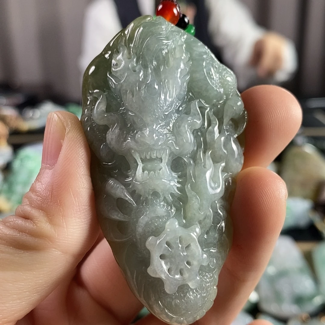 颈饰未镶嵌翡翠龙牌