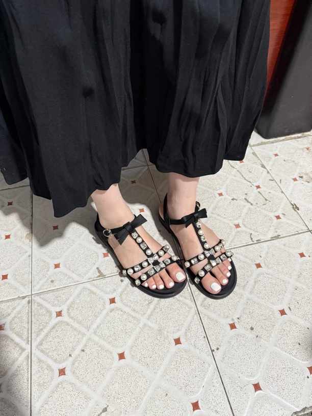 法式水钻凉鞋女2025夏季新款蝴蝶结一字时尚外穿高级感仙女平底鞋