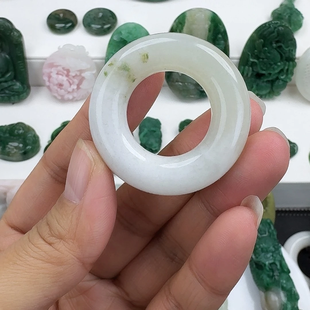 独山玉未镶嵌颈饰