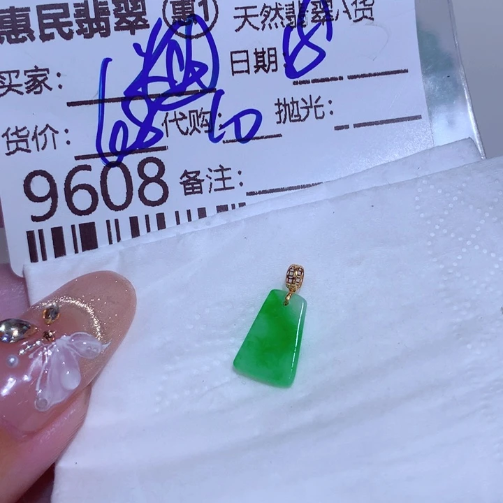 翡翠颈饰未镶嵌烟**哥