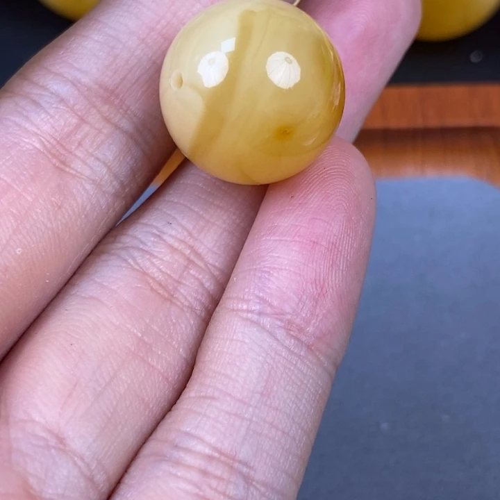 未镶嵌琥珀裸石微瑕140