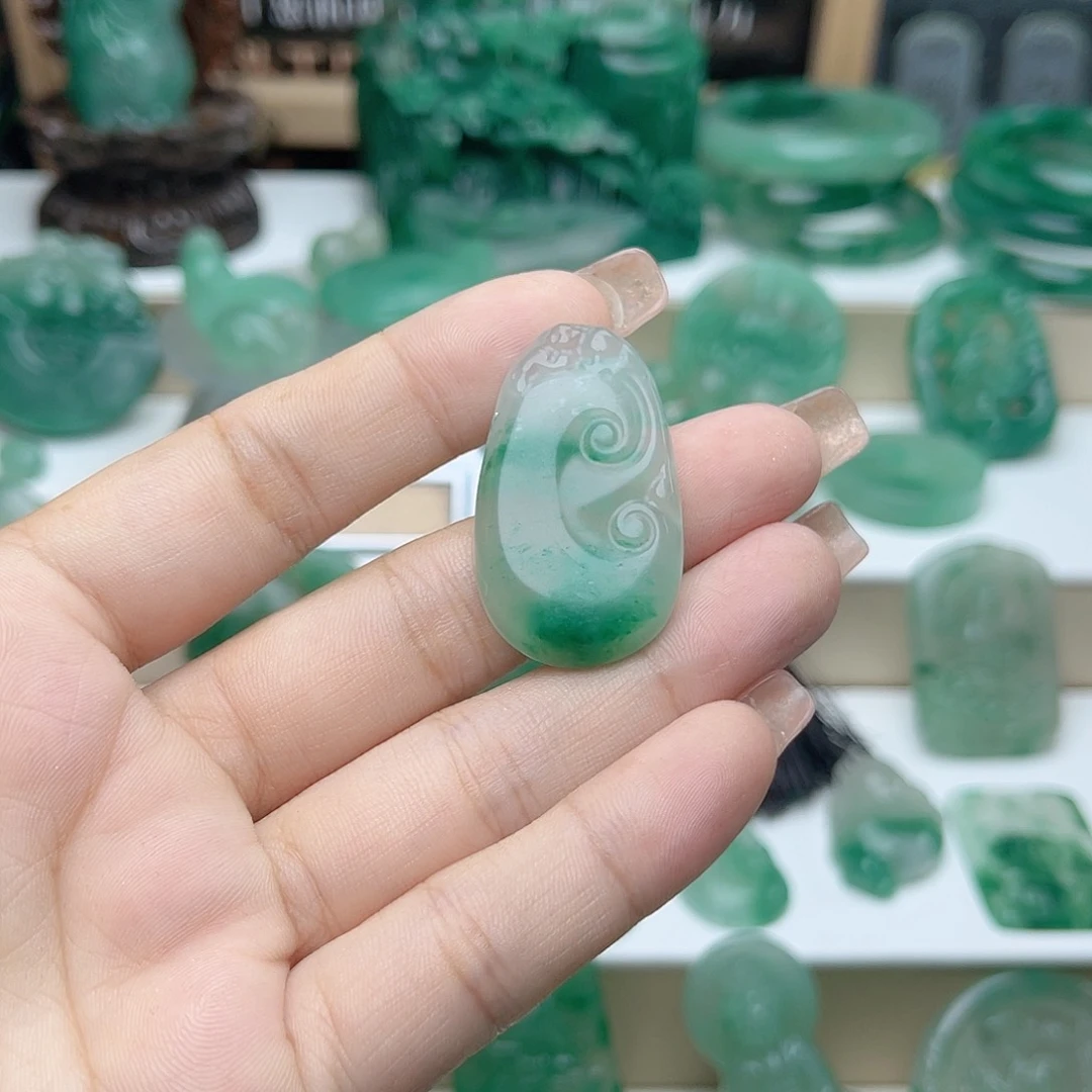 石英质玉未镶嵌颈饰