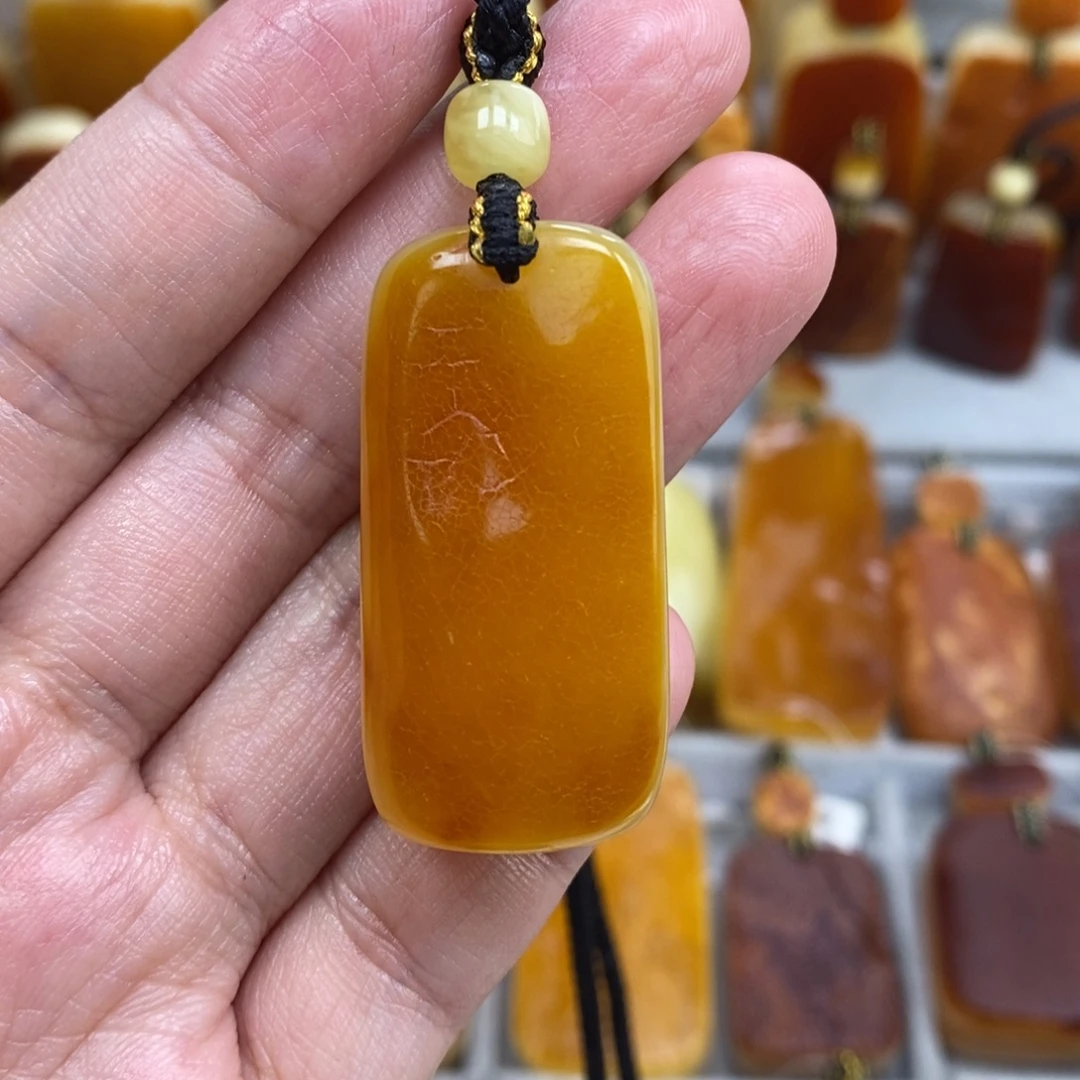 蜜蜡未镶嵌珠宝奇石