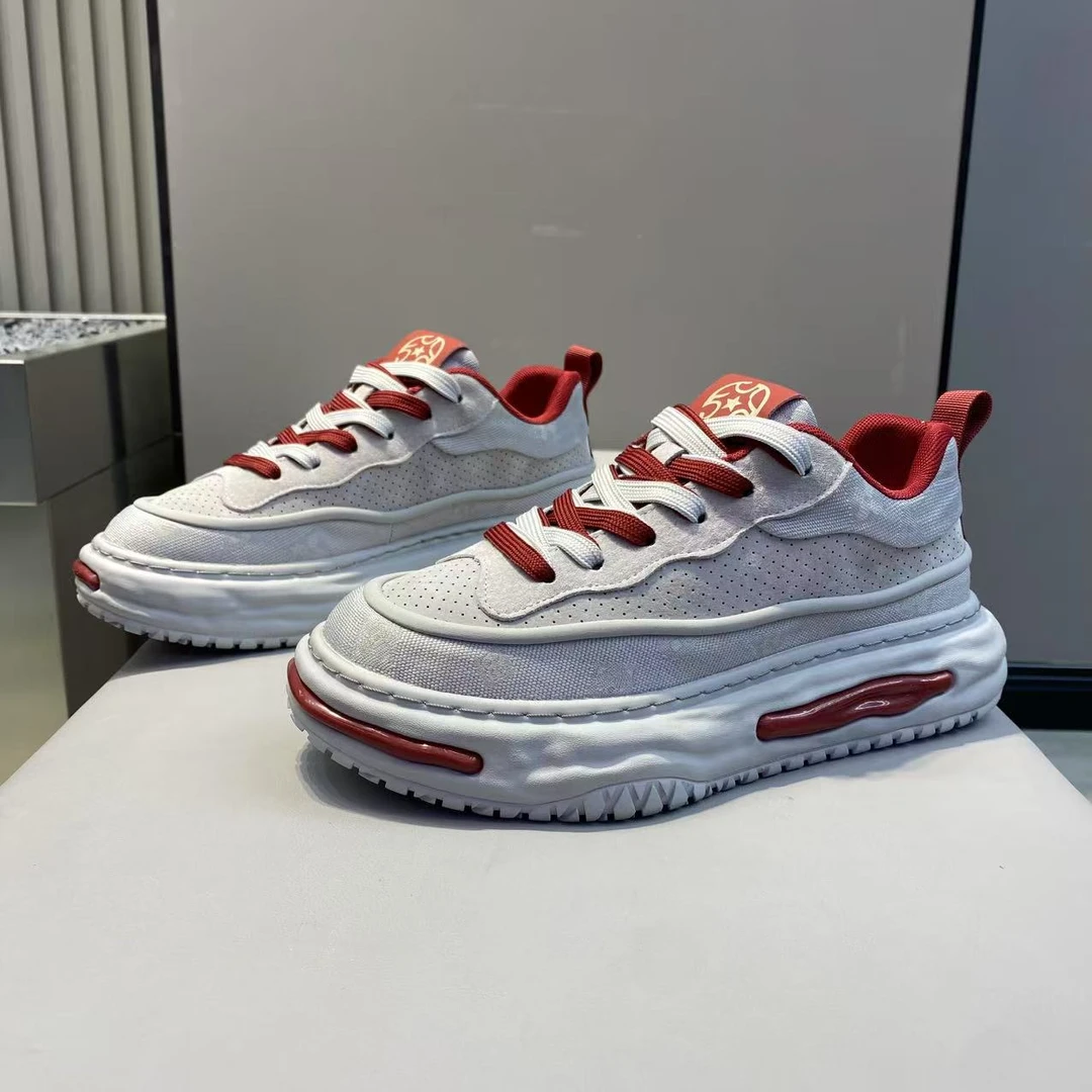 【皮鞋码】早秋新款皮面拼接冲孔厚底男士时尚休闲潮鞋百搭舒适555