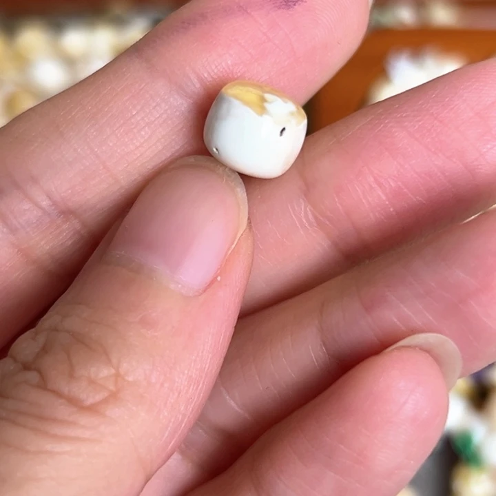 未镶嵌蜜蜡裸石9.6mm一个