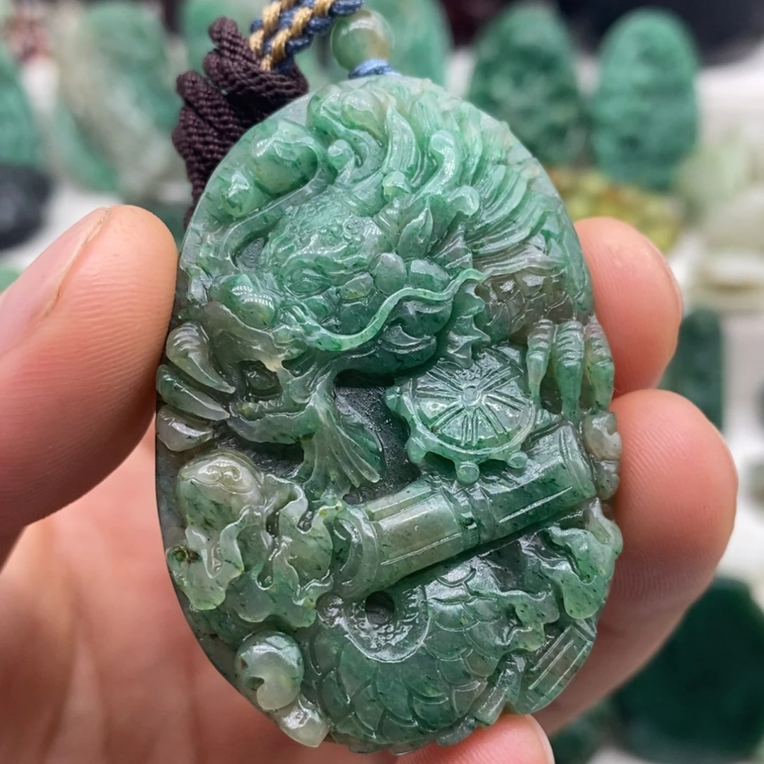 芸***芸独山玉未镶嵌颈饰