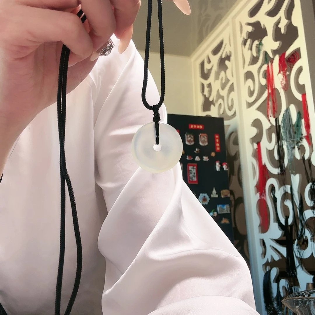 蛇纹石玉颈饰未镶嵌平安扣