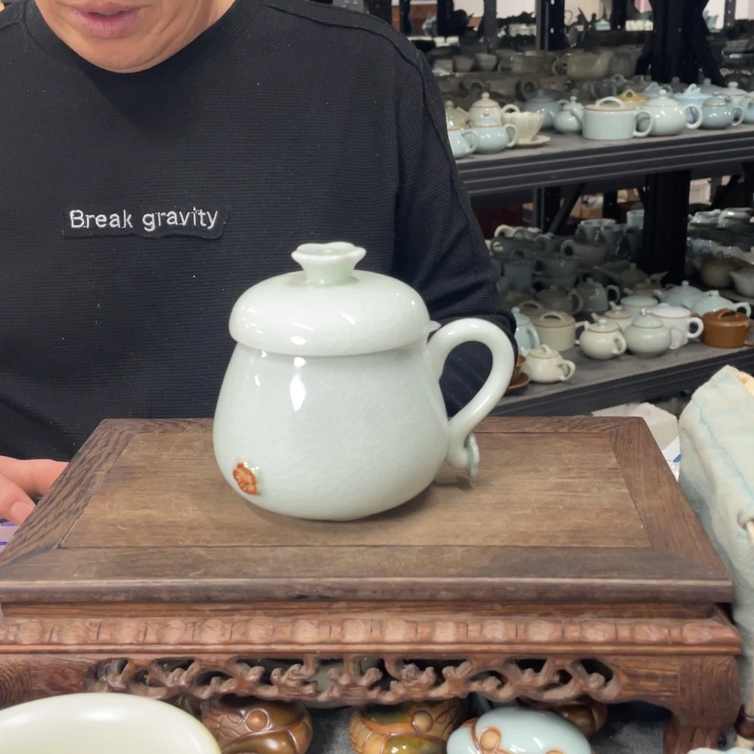 瓷片美梅杯2个。。。