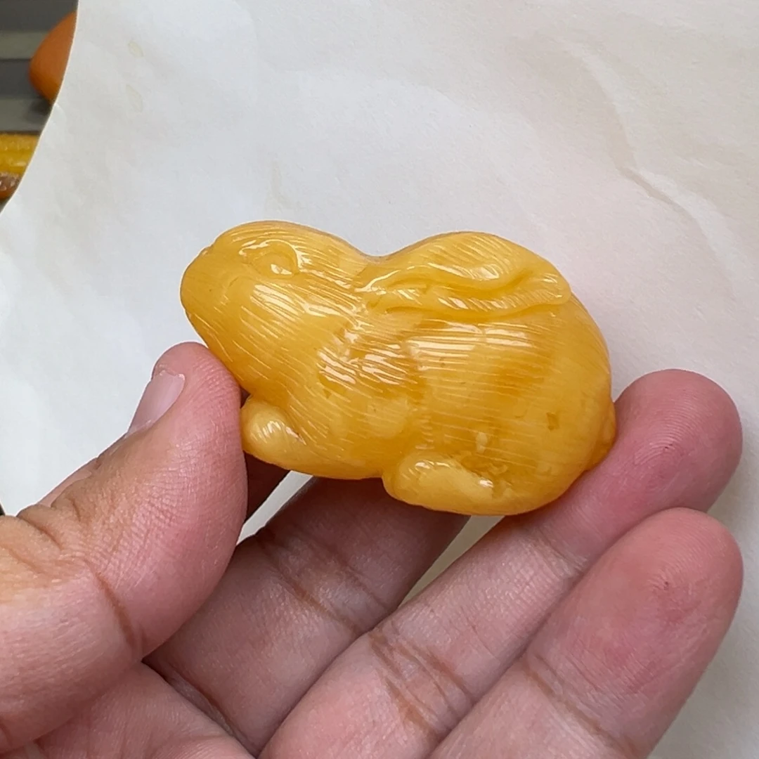 蜜蜡未镶嵌珠宝奇石21.19克