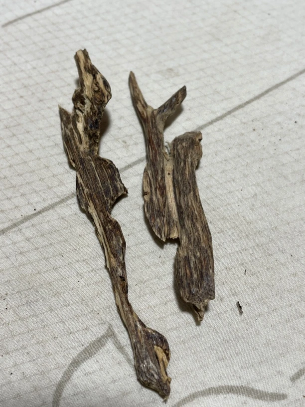 沉香虫漏树心4克，天然野结香，清香干净，