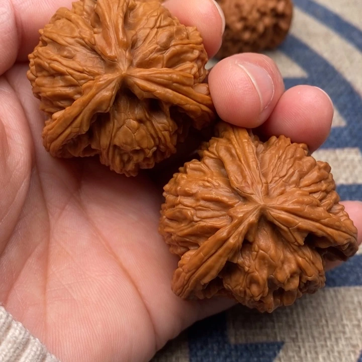 吊坠文玩核桃小****?三棱