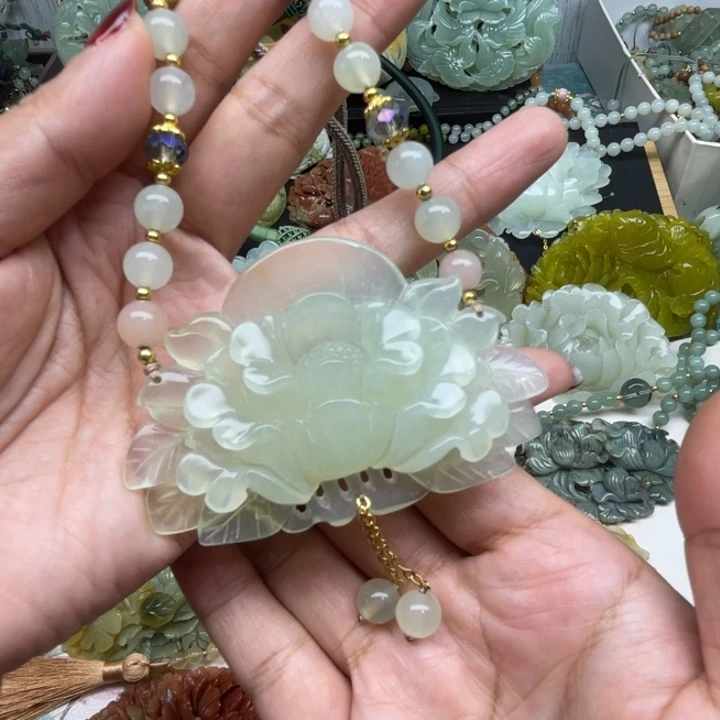 蛇纹石玉未镶嵌颈饰