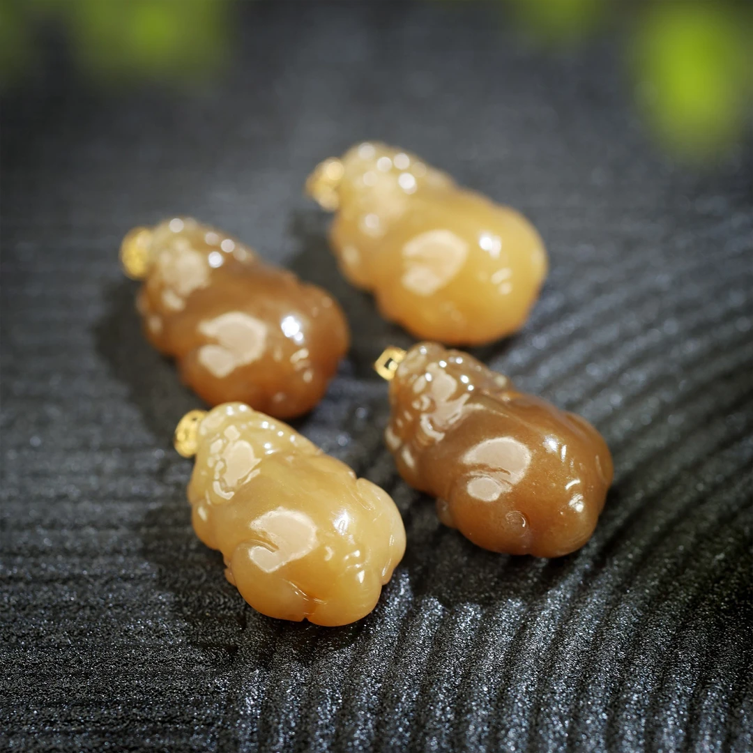 18K金和田玉貔貅吊坠（多样性发其一）