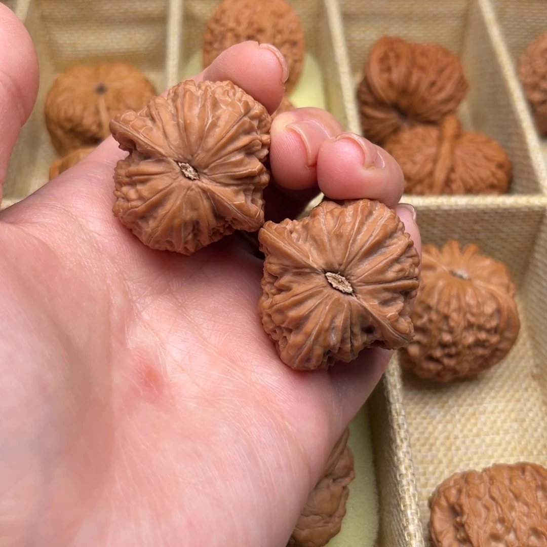 文玩核桃把件35红皮磨盘