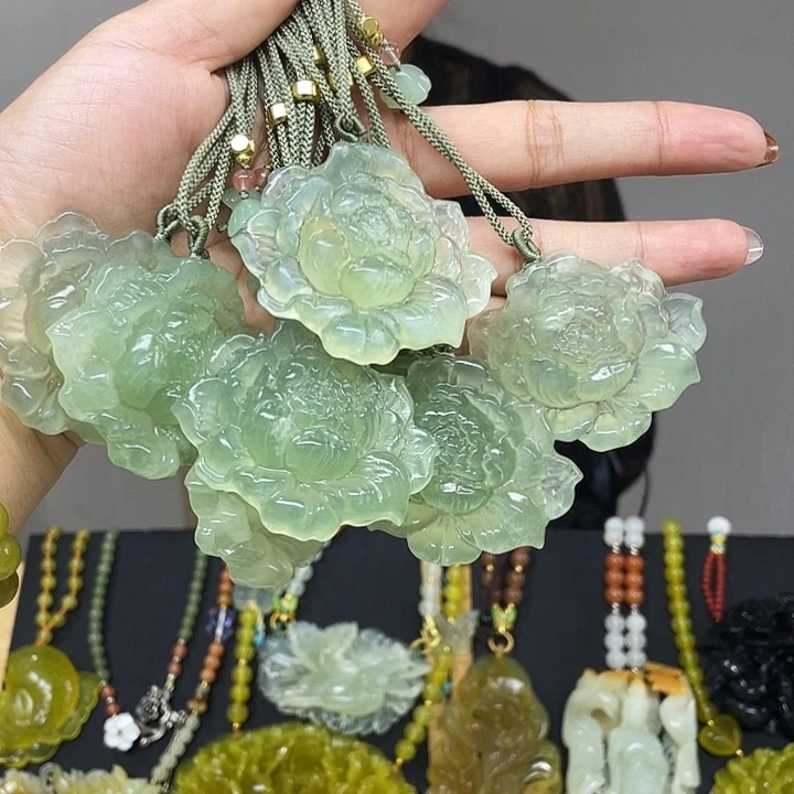 未镶嵌蛇纹石玉颈饰